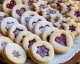 Biscottini di Natale ripieni di marmellata: scenografici e al tempo stesso semplici da preparare