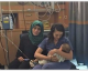 Un'infermiera israeliana allatta un bambino palestinese, a Gerusalemme. Il gesto d'amore e pace che ci fa sperare nell'umanità!