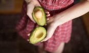 Ecco come l'avocado aiuta a perdere peso, abbassando il colesterolo