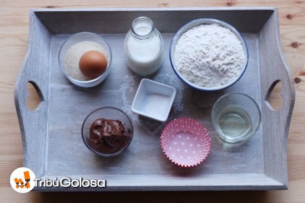 Gli ingredienti per i muffin con cuore fondente di Nutella