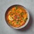 Zuppa mediterranea di lenticchie rosse al pomodoro
