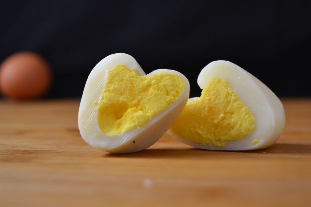 Fare un uovo sodo a forma di cuore