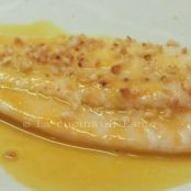 Filetti di rombo con salsa all'arancia e granella di mandorle