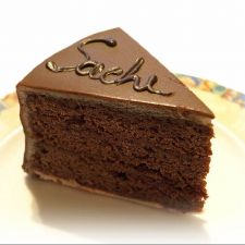 Torta Sacher con panna e cioccolato