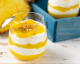 Bicchierini di yogurt e mango, per un dessert o una colazione golosa e con poche calorie
