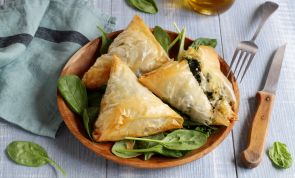 Fantastiche Spanakopita: deliziosi calzoncini ripieni di spinaci