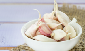 9 ottime ragioni per mangiare aglio tutti i giorni