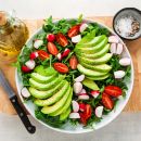 L'insalata nutriente per un pranzo fresco e leggero