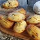 Madeleine salate al caprino, pomodori secchi e timo