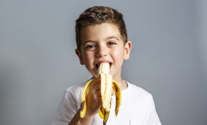 20 incredibili benefici riservati a chi mangia banane (in pochi li conoscono!)