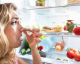 Potenti soluzioni naturali per pulire e deodorare il frigorifero