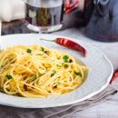 Spaghetti aglio, olio e peperoncino: o li fai così o chiamali in un altro modo