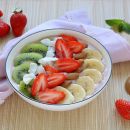 Smoothie Bowls con fragole, kiwi e banana: la nostra colazione energetica sana preferita 