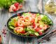 Deliziose insalate estive e 10 modi per renderle (molto!) più gustose