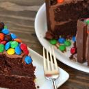 Torta Kit Kat e M&M's