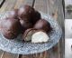 Preparare dei cioccolatini ripieni al cocco