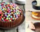 Smarties Cake al cioccolato, perfetta per qualsiasi compleanno