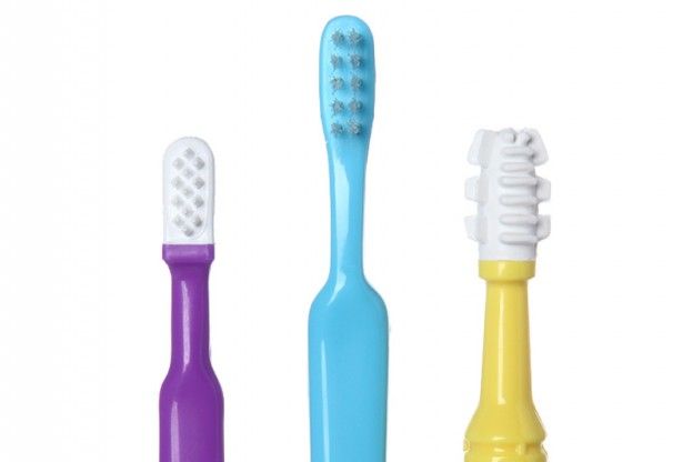 LO DICONO GLI SPECIALISTI: NON BUTTATE I DENTI DA LATTE DEI VOSTRI FIGLI