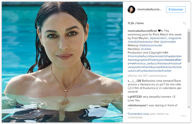 Monica Bellucci posa nuda in una piscina e...