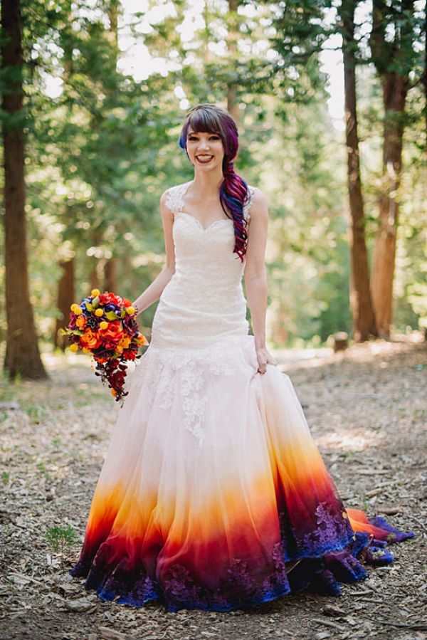 Este vestido de boda con los colores del atardecer está arrasando en las redes sociales