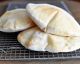 Super facile e veloce: la ricetta del pane pita da farcire a piacere