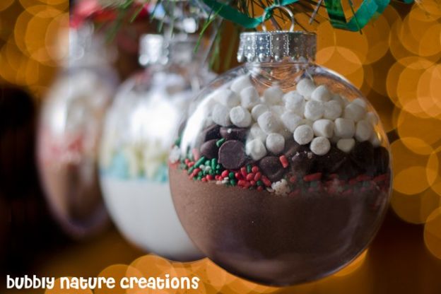 Regalate una cioccolata calda formato pallina di Natale