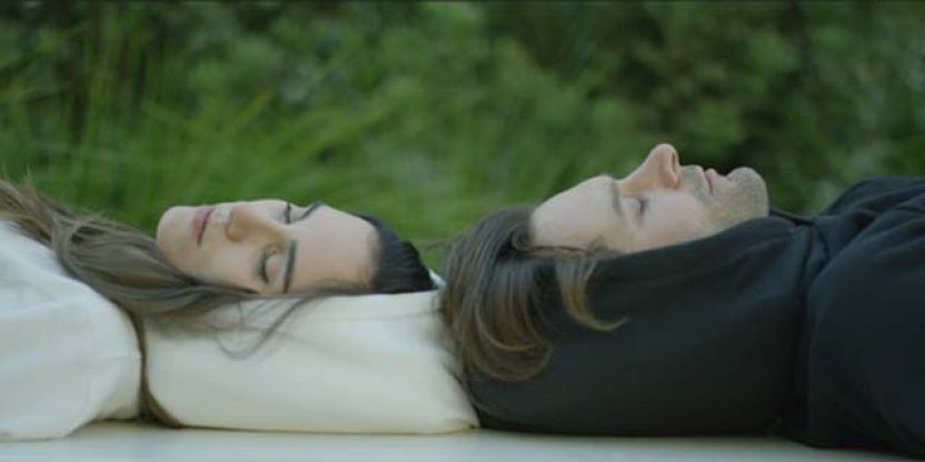 La felpa con il cappuccio gonfiabile per dormire dove vuoi