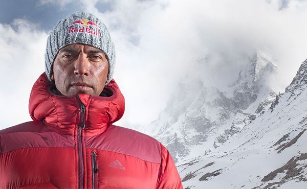 Salta nel VUOTO da 7.700mt, il VIDEO del nuovo RECORD DEL MONDO