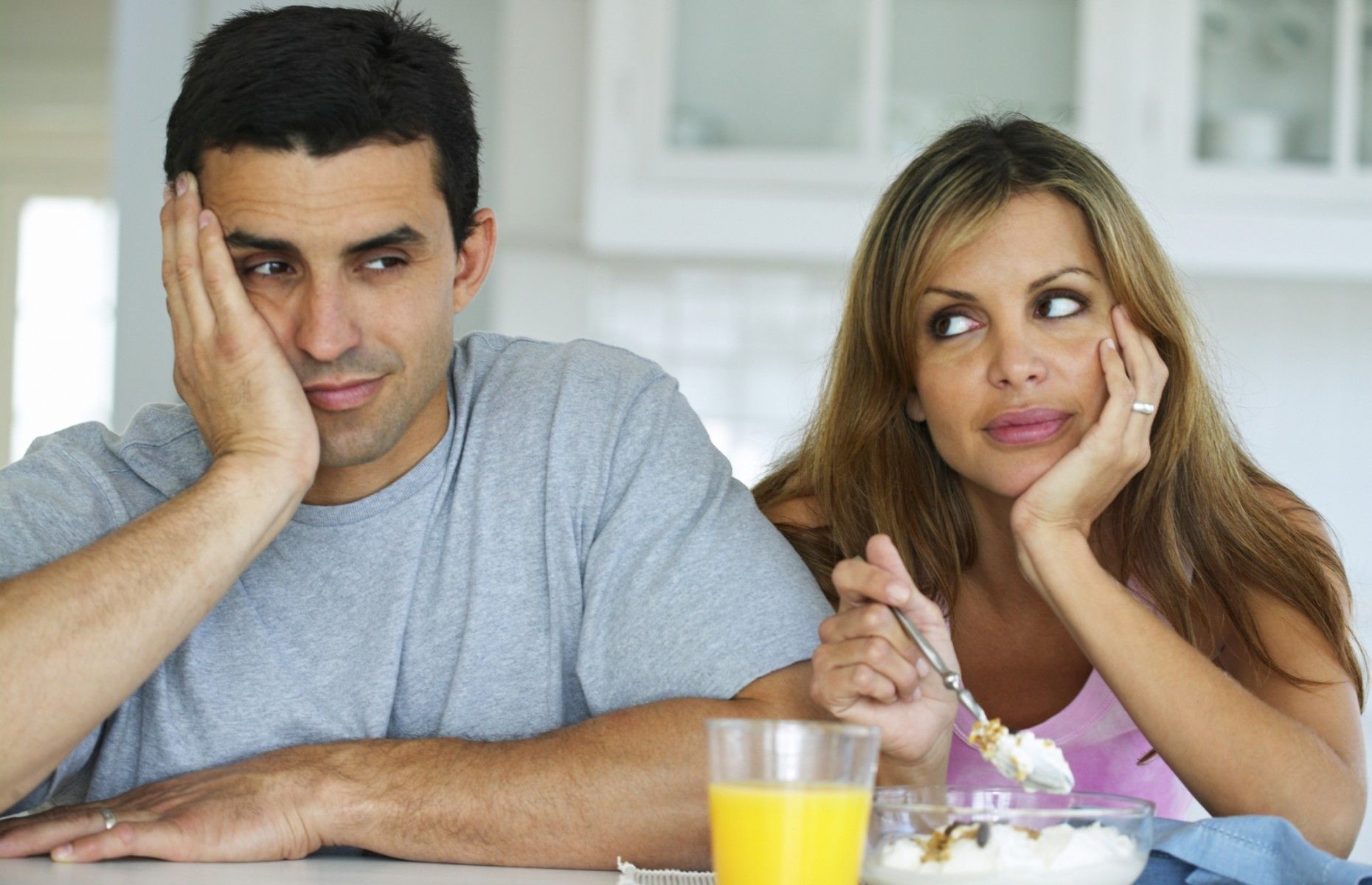 5 SEGNI che INDICANO CHE IL TUO PARTNER NON TI AMA PIÙ