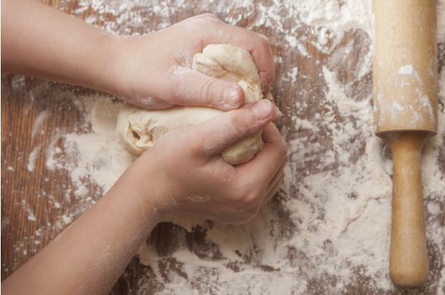 Combattere stress e depressione impastando il pane