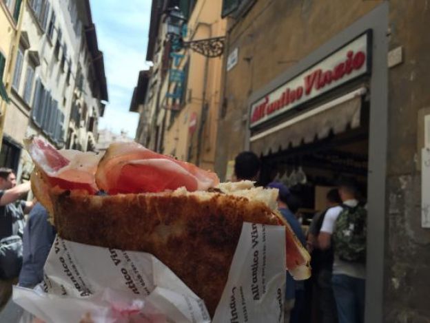 Tripadvisor pazzo per la schiacciata toscana : il locale più recensito al mondo è fiorentino