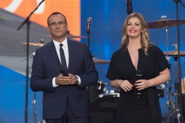 VANESSA INCONTRADA, POLEMICA SUL SUO PESO durante i WIND MUSIC AWARDS