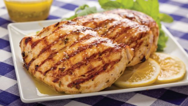 La dieta a base di pesce e di pollo per perdere peso facendo il pieno di proteine