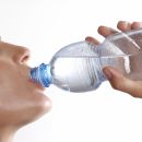3 segreti ben nascosti che non vogliono farci sapere sulle bottiglie d'acqua
