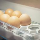 Ecco perchè non si dovrebbero conservare le uova nello sportello del frigorifero