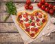 Un russo sposa una pizza perchè l'amore con le donne è troppo complicato