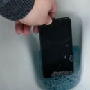 Come asciugare (e salvare) Smartphone e Tablet bagnati