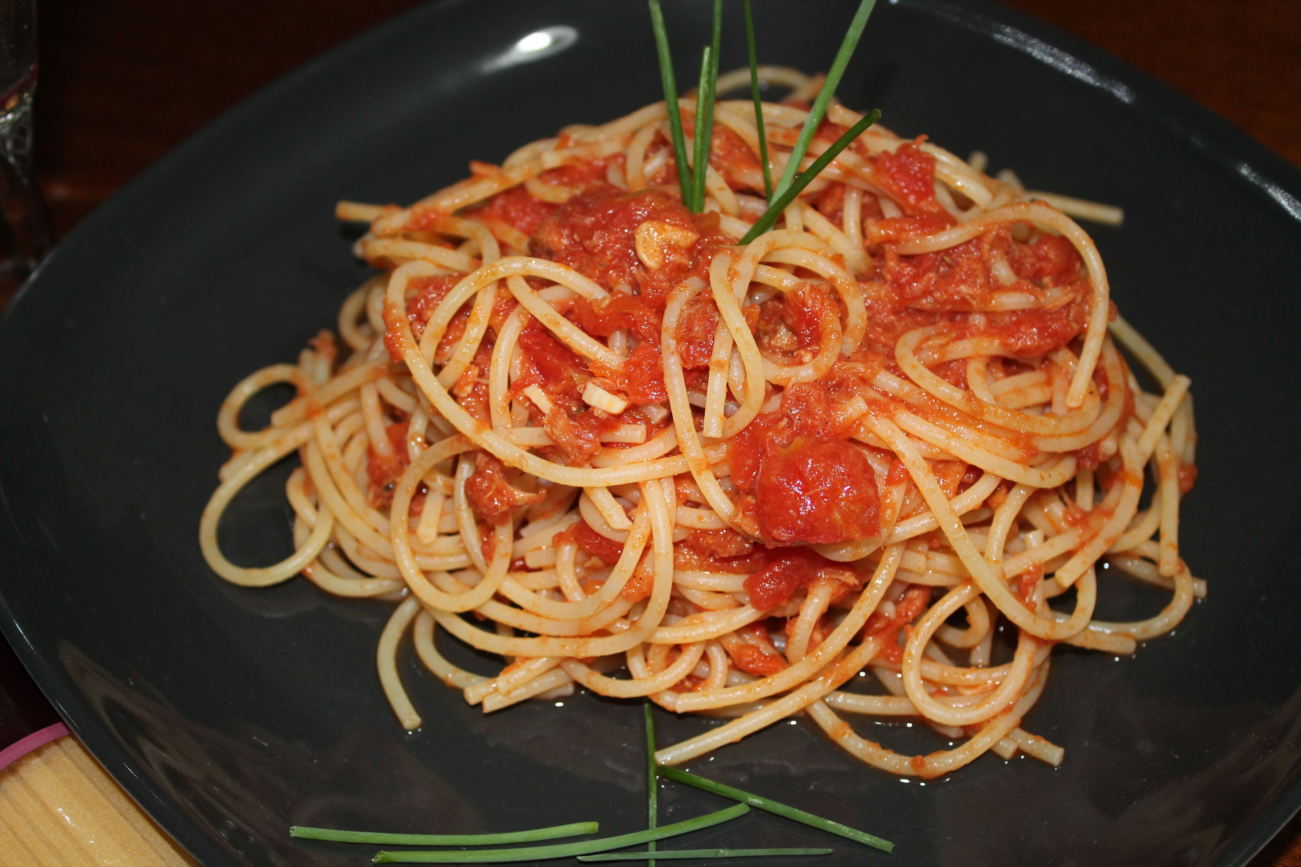 Spaghetti con tonno e pomodoro - (3.9/5)