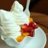 Coppettine di yogurt gelato con frutta fresca