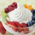 Coppa di yogurt gelato vanigliato e frutta fresca