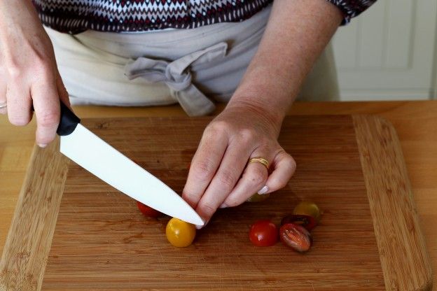 Tagliare i pomodorini