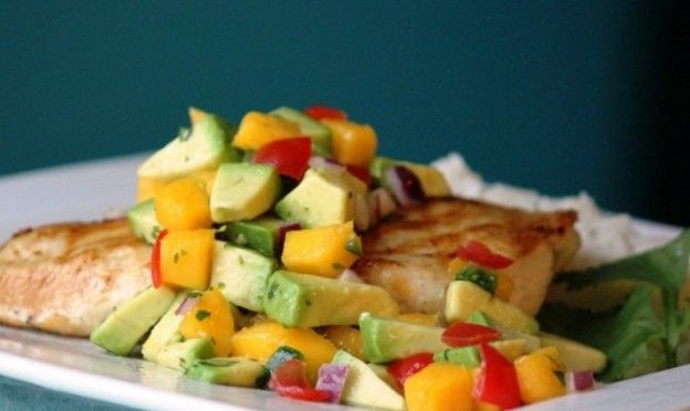 pesce, salsa di mango e avocado