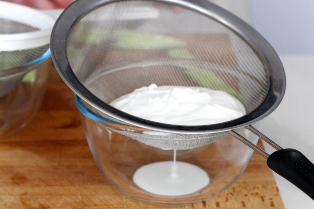 Scolare lo yogurt