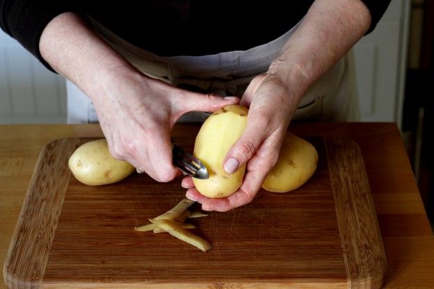 Sbucciare le patate