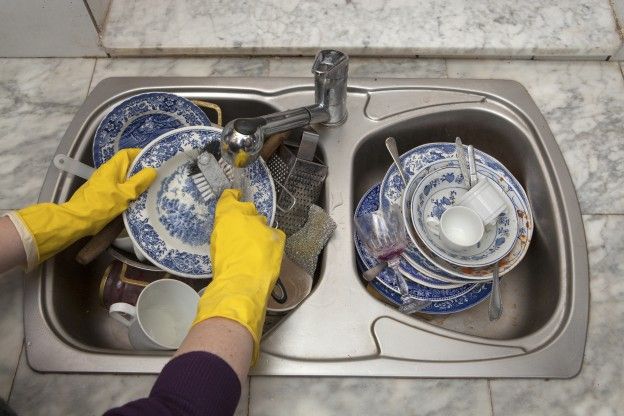 I mucchi di piatti nel lavello