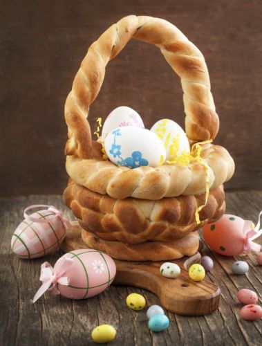Un cestino di pane da riempire di uova