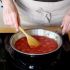 Prepara la salsa di pomodoro più veloce che c'è