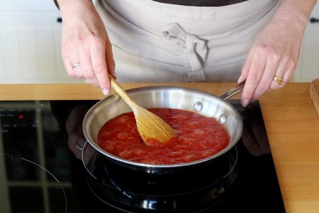 Prepara la salsa di pomodoro più veloce che c'è