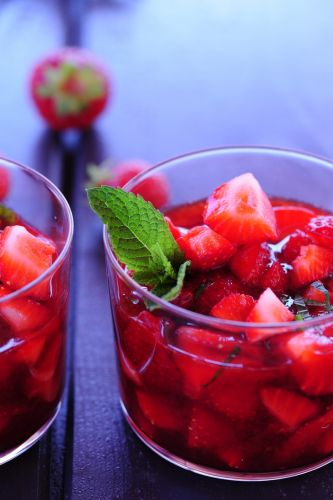 Macedonia di frutti di bosco, menta e pepe nero