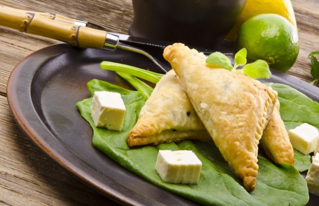 Triangolini di pasta brick farciti di riso